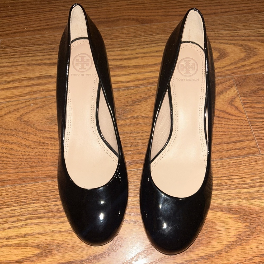 EUC Classic Tory Burch Astoria Black Patent Leather Wedge Heels Size 9 - Picture 8 of 11